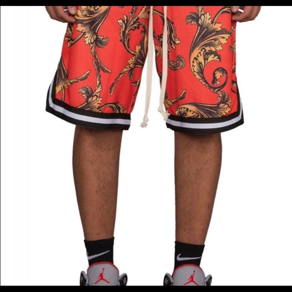 Stonevale Post Game Basketball short in Red - Picture 4 of 6